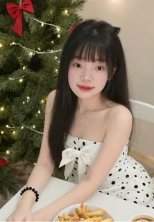 Linnaa from Vietnam on a Camsurf random video chat