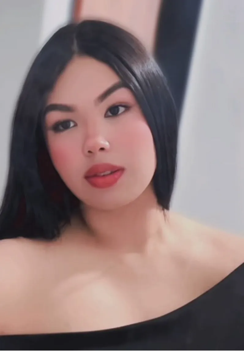 Anonymous video chat call with Rose from Venezuela — your side of the camera stays in your control